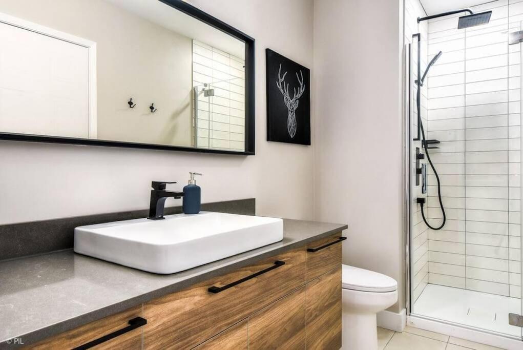 Chic Mt-Tremblant Condo With View On The Lake By Denstays Mont-Tremblant Kültér fotó