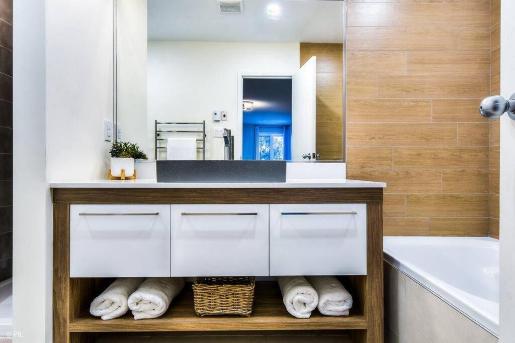 Chic Mt-Tremblant Condo With View On The Lake By Denstays Mont-Tremblant Kültér fotó