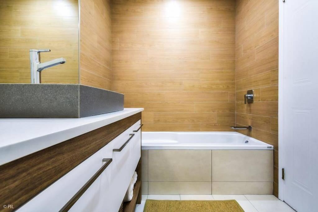 Chic Mt-Tremblant Condo With View On The Lake By Denstays Mont-Tremblant Kültér fotó