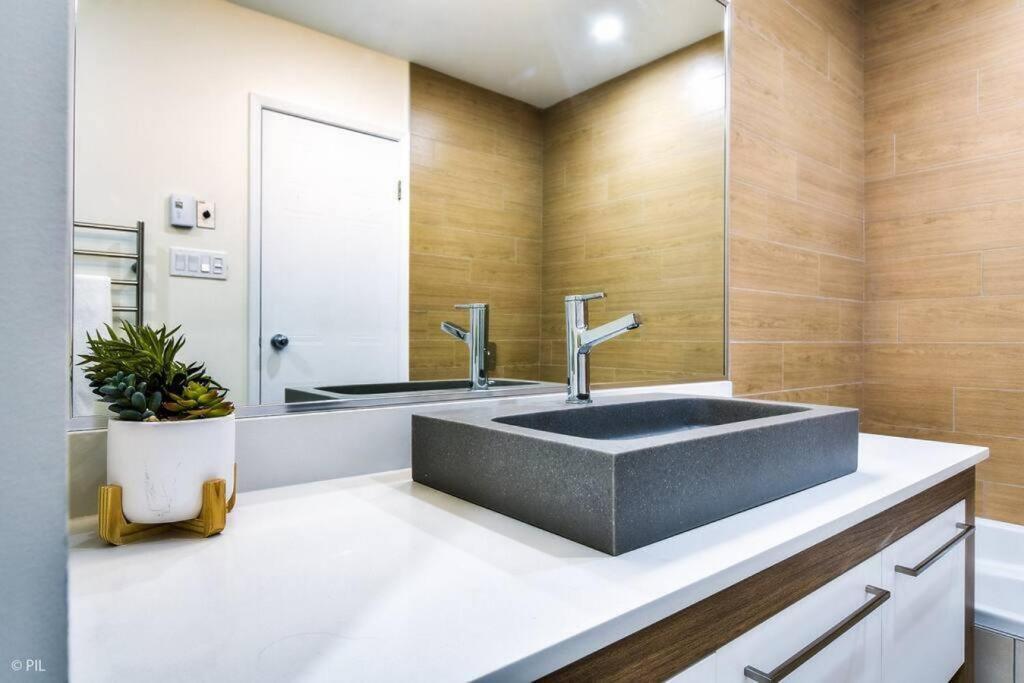 Chic Mt-Tremblant Condo With View On The Lake By Denstays Mont-Tremblant Kültér fotó