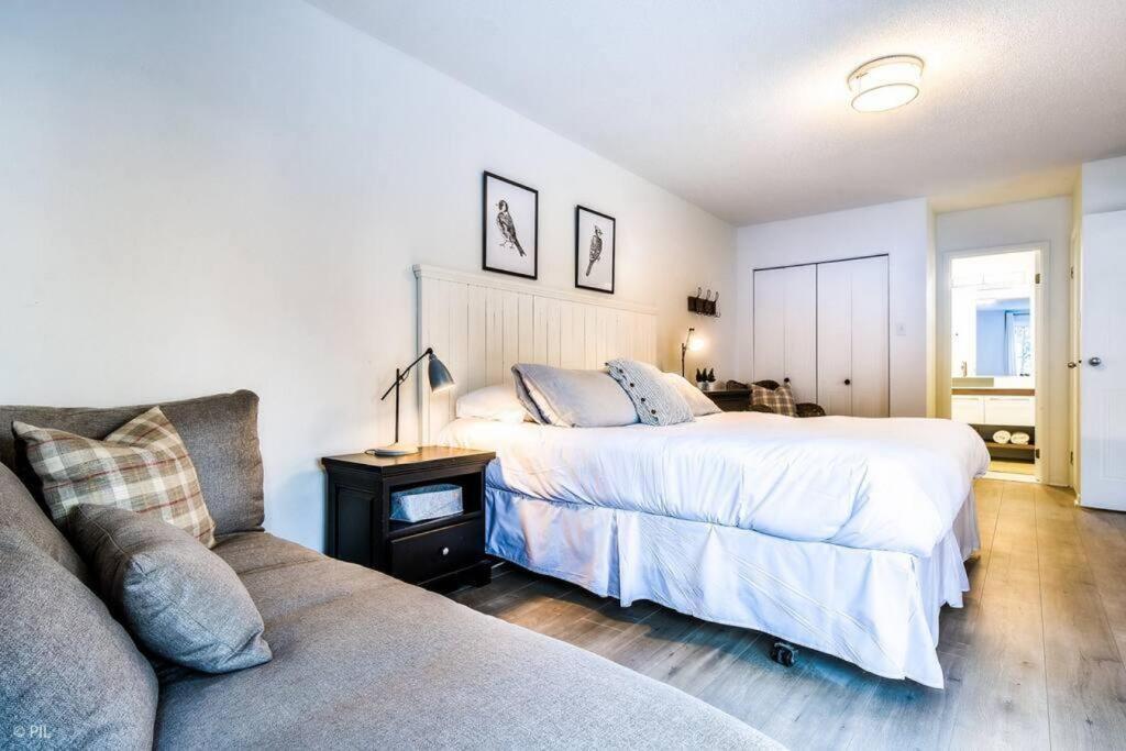 Chic Mt-Tremblant Condo With View On The Lake By Denstays Mont-Tremblant Kültér fotó